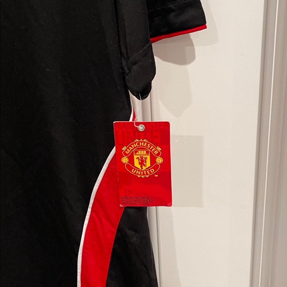 Manchester United Black and Red Men's Jersey - Picture 6 of 8